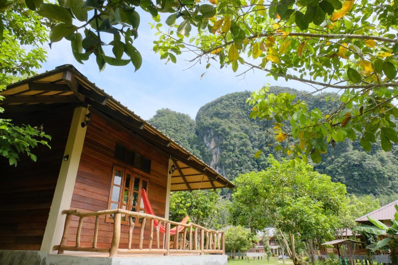 Monkey Mansion - Jungalows & Tours Khao Sok National Park Ngoại thất bức ảnh