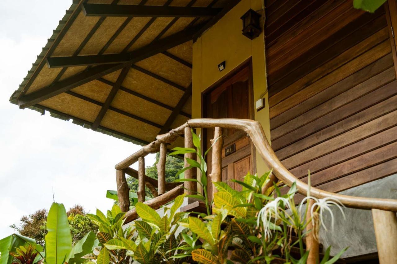 Monkey Mansion - Jungalows & Tours Khao Sok National Park Ngoại thất bức ảnh