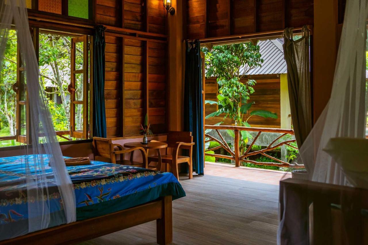 Monkey Mansion - Jungalows & Tours Khao Sok National Park Ngoại thất bức ảnh